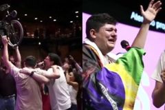 Homem levanta da cadeira de rodas em culto: \"Jesus me curou\"