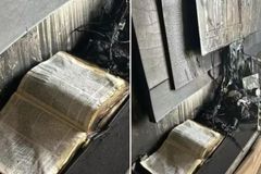 Bombeiros são impactados por Bíblia intacta em incêndio: \"Reforça nossa fé\"