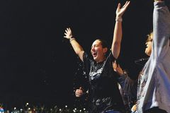 Mais de 5.500 alunos exaltam Jesus em universidade nos EUA e centenas são batizados