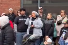 Mais de 100 cristãos adoram em clínica de aborto em Chicago: ‘Celebramos a vida’