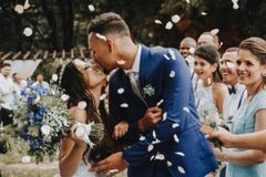 Evangélicos são os que mais casam, enquanto união estável ultrapassa casamento no Brasil