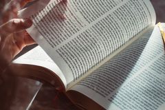 A Bíblia não é um cartão-postal