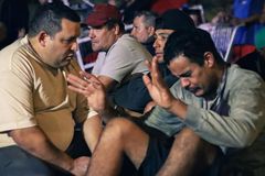 Mais de 250 sem-tetos aceitam Jesus em cultos debaixo da ponte no RS: \"Nova vida\"