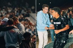 Culto em universidade nos EUA atrai mais de 6.000 estudantes e centenas aceitam Jesus