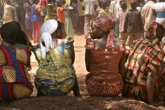 Mais de 300 alunos e 12 professores são sequestrados em escola cristã na Nigéria