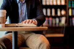 Venda de Bíblias nos EUA cresce após morte de Charlie Kirk