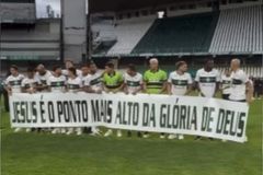 Coritiba comemora título com faixa: \"Jesus é o ponto mais alto da glória de Deus\"