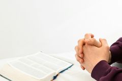 Pastor ensina a usar os Salmos como manual de oração: \"Davi movia o céu\"