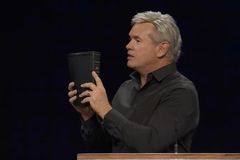 Pastor diz que aumento do antissemitismo é sinal do fim dos tempos: \"Doutrina de demônios\"