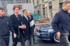 Professor cristão que recusou usar pronome neutro para aluno retorna à prisão pela 3ª vez