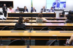 Comissão da Câmara aprova Bíblia em biblioteca de escolas e faculdades públicas