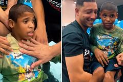 Menino vence medo de afogamento e é batizado de forma inclusiva: \"Deus não vê limitações\"