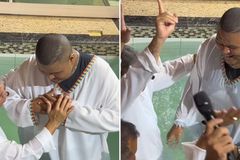 Batismo de adolescente autista emociona igreja no Rio: \"Ele é um milagre\"