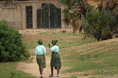 Nigéria liberta 100 crianças sequestradas em escola cristã após semanas em cativeiro