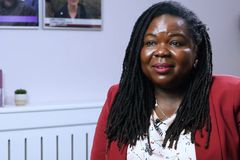 Enfermeira cristã punida por chamar trans de ‘senhor’ é apoiada por deputada britânica