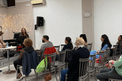 Após WhatsApp por engano, mulher com câncer é curada em oração do vizinho na Itália