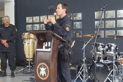 Após inaugurarem templo evangélico, policiais do Bope querem aulas de teologia