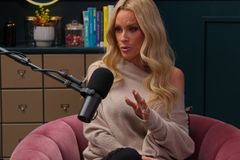 Ex-coelhinha da Playboy aceitou Jesus após morte de Charlie Kirk: \"Me rendi completamente\"