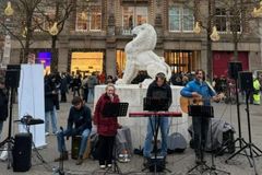 80 pessoas aceitam Jesus em evangelismo de rua em Amsterdã