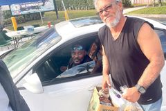 Igrejas testemunham milagres após mobilizar drive-thru de oração nos EUA