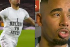 Após vitória do Arsenal, Gabriel Jesus declara fé ao exibir camisa \"Eu pertenço a Jesus\"