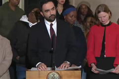 Muçulmano, prefeito de NY revoga políticas contra antissemitismo no 1º dia de gestão