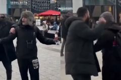 Após evangelista ser agredido por muçulmanos, 62 pessoas aceitam Jesus nas ruas da Holanda