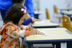 Regime norte-coreano doutrina crianças a denunciar pais cristãos nas escolas