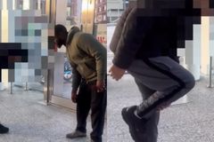 Após oração, jovem é curado e placa de metal no joelho derrete: \"Foi substituída por ossos\"