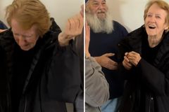 Cega é curada após pedir oração em igreja nos EUA: \"Jesus restaurou sua visão\"