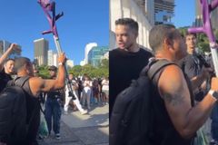 Homem que estava há 20 anos de muletas é curado no RJ: \"Poder de Deus agindo\"