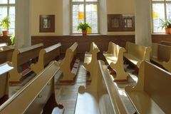 Mais igrejas foram fechadas do que abertas nos EUA em 2024, aponta pesquisa