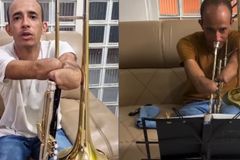 Cristão sem mãos supera deficiência e aprende a tocar trombone: ‘Queria servir a Deus’