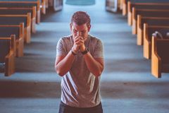 Quem não vai a Jesus pelo amor vai pela dor. Será?!