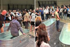 Feira empresarial termina com batismos e mais de 200 decisões por Cristo nos EUA