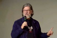 \"Usar um relógio de R$ 300 mil é incompatível com a função pastoral\", alerta Carlito Paes