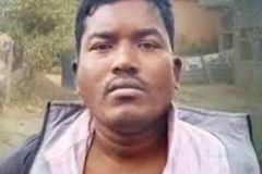 Índia: Pastor é obrigado a comer esterco e beber esgoto após acusação de conversão forçada