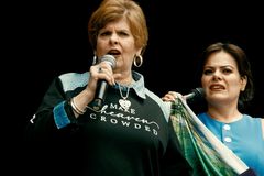 \"Deus irá abalar o Brasil, para transformá-lo\", declara Cindy Jacobs no The Send