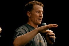 Andy Byrd abre The Send com clamor por avivamento: \"Deus quer purificar a Igreja\"