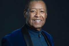 Morre Ron Kenoly, um dos maiores nomes da música gospel, aos 81 anos