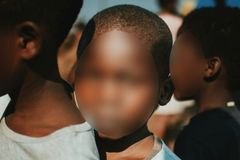 Menino de 5 anos é agredido na escola por ser filho de cristãos no Norte da África