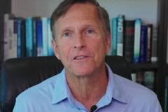 Ex-cético que estudou 1.500 experiências de quase morte diz que casos se alinham à Bíblia