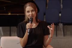 ‘Mesmo se Deus não me curar, Ele já provou seu amor’, diz cristã com mais de 6 tumores