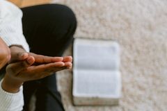 Pastor dá dicas práticas para manter um devocional diário: “Tenha hora marcada”