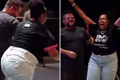 “Poder de Deus”: Após oração, mulher abandona muletas e corre em conferência