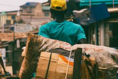 Pai muçulmano mata filho a facadas após conversão ao cristianismo em Uganda