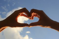 Relacionamentos melhoram quando decidimos amar