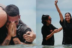 Igreja faz batismo em praia durante Carnaval: "Celebramos vidas rendidas a Jesus"