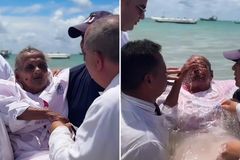 Idosa de 101 anos emociona ao ser batizada em Pernambuco: ‘Creio na minha salvação’