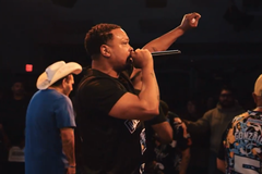 Após 12 anos nas drogas, homem é liberto e se torna rapper evangelista: “Jesus mudou tudo”